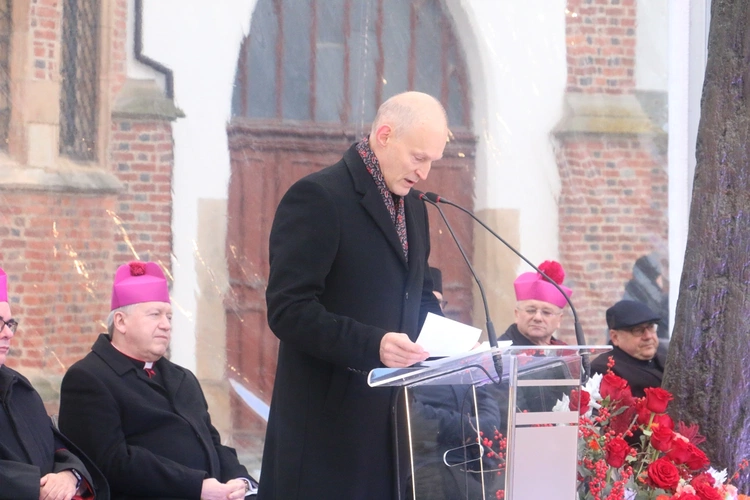 60. rocznica orędzia biskupów polskich do niemieckich. Uroczystości pod pomnikiem kard. Kominka