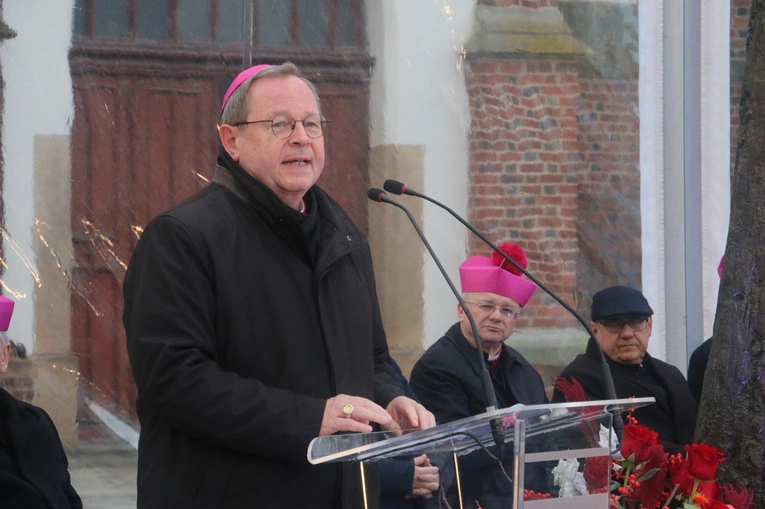 60. rocznica orędzia biskupów polskich do niemieckich. Uroczystości pod pomnikiem kard. Kominka