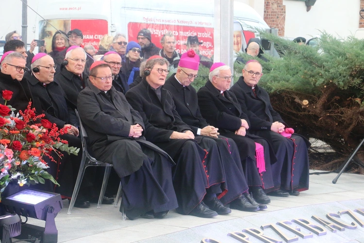 60. rocznica orędzia biskupów polskich do niemieckich. Uroczystości pod pomnikiem kard. Kominka