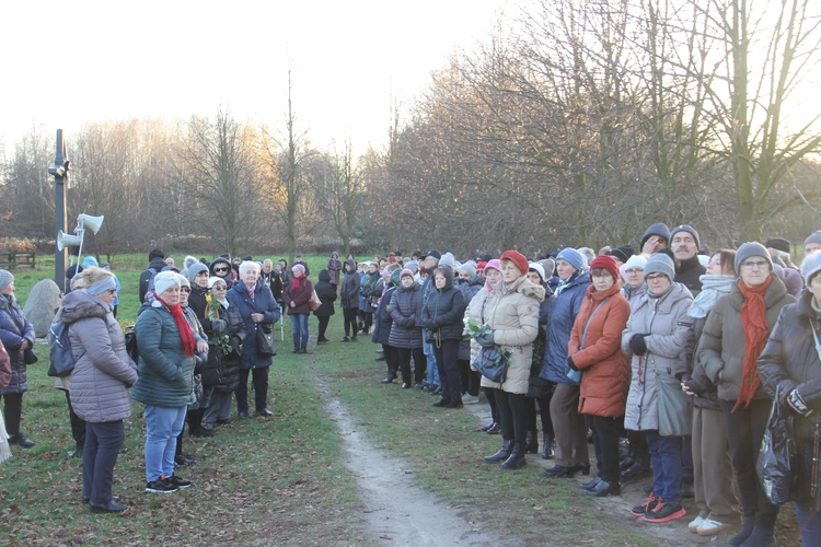 Wał-Ruda. Droga Krzyżowa z bł. Karoliną w 111. rocznicę jej męczeńskiej śmierci