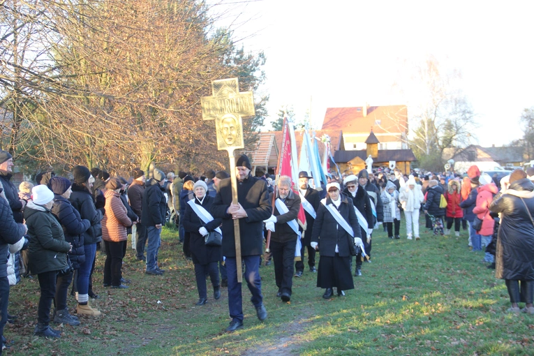 Wał-Ruda. Droga Krzyżowa z bł. Karoliną w 111. rocznicę jej męczeńskiej śmierci