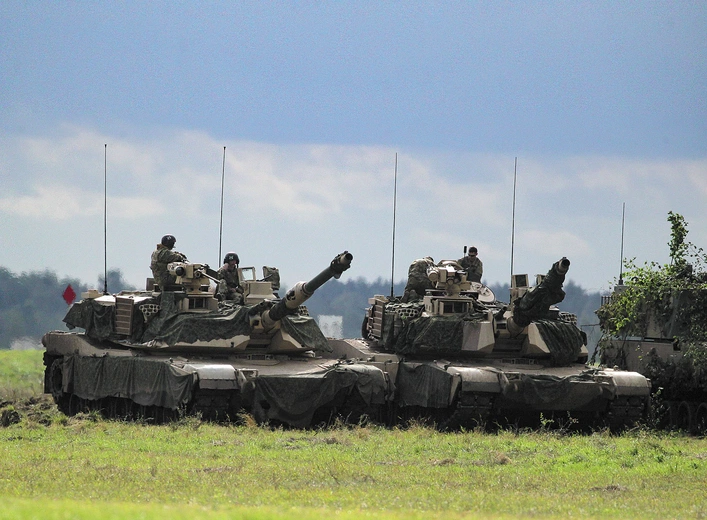 Prawie 40 proc. Polaków chce przywrócenia obowiązkowej zasadniczej służby wojskowej. Ponad 45 proc. jest temu przeciwnych