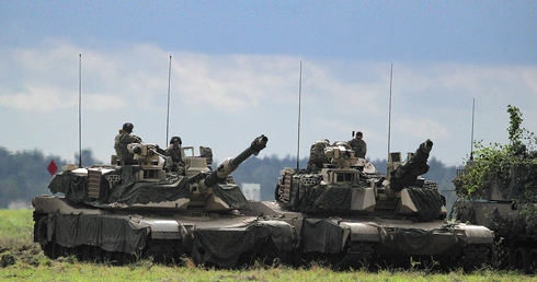 Prawie 40 proc. Polaków chce przywrócenia obowiązkowej zasadniczej służby wojskowej. Ponad 45 proc. jest temu przeciwnych