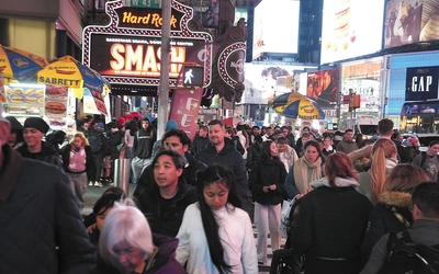 Następna stacja: Mrok. Człowiek sam w nowojorskim metrze