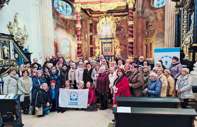 Ok. 100 osób celebrowało 10-lecie modlitewnego dzieła. 