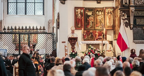 Z uwagi na prace konserwatorskie prowadzone w świątyni liturgia była celebrowana przy ołtarzu kaplicy Ferberów.