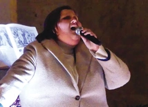 Podczas koncertu „Nie jesteś sam – spotkanie z miłością”  Ola zaśpiewała dla samotnych mieszkańców.