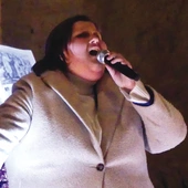 Podczas koncertu „Nie jesteś sam – spotkanie z miłością”  Ola zaśpiewała dla samotnych mieszkańców.