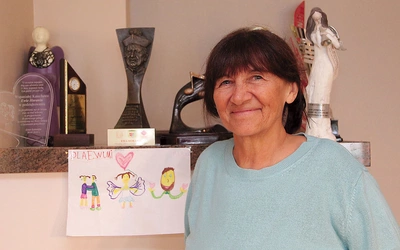 Ewa Horanin – mężatka, matka i babcia; nauczycielka, doradczyni rodzinna, laureatka Nagrody kard. nom. I. Jeża w 2013 roku.