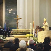 Tradycyjnie pielgrzymi przybywający do katowickiej świątyni wzięli udział w nabożeństwie i adoracji Najświętszego Sakramentu oraz w Mszy św.