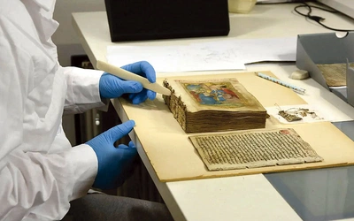 Ze względu na złożoność materii prace konserwatorskie wymagały szczególnej staranności.