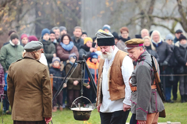Obóz legionistów stał się przestrzenią opowieści o walce.