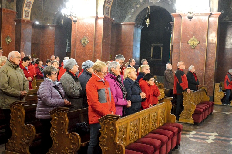 W czasie modlitwy pamiętano także o zmarłych przewodnikach.