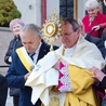  Po liturgii odbyła się procesja eucharystyczna.