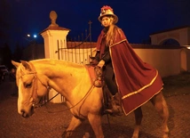  Organizatorami wydarzenia są rada parafialna, z proboszczem ks. Józefem Jarmułą, Stowarzyszenie Siedmiu i miejscowa Szkoła Podstawowa.