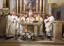 Podczas uroczystości poświęcono także nową ambonkę.  