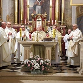 Podczas uroczystości poświęcono także nową ambonkę.  