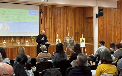 O. Kowalski tłumaczył również, że pociecha nie zawsze wiąże się z przyjemnymi emocjami. 