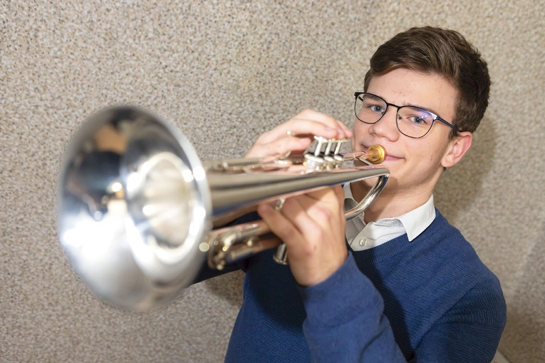 – Początki gry na trąbce są dość skomplikowane,  ale potem robi się coraz łatwiej – przyznaje Janek