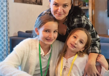  – Po latach widzę, że oddanie się pod opiekę Maryi procentuje – mówi pani Marzena, która – podobnie  jak córki – jako dziewczynka należała do Dzieci Maryi 