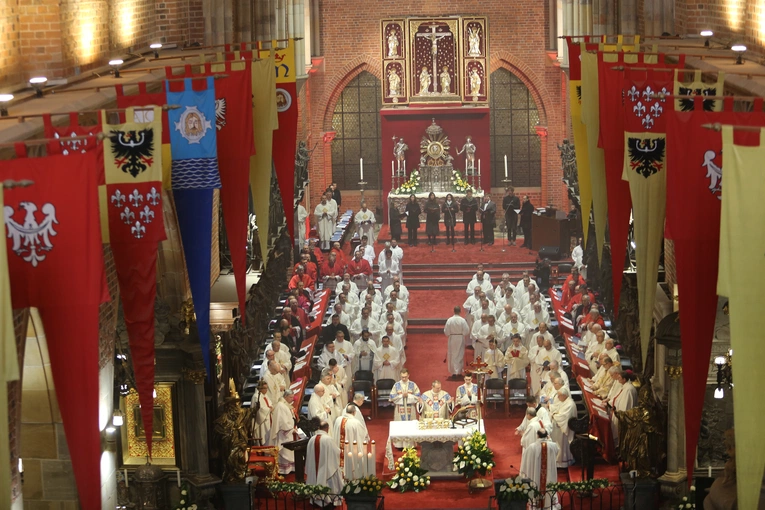 60. rocznica orędzia biskupów polskich do niemieckich - Msza święta