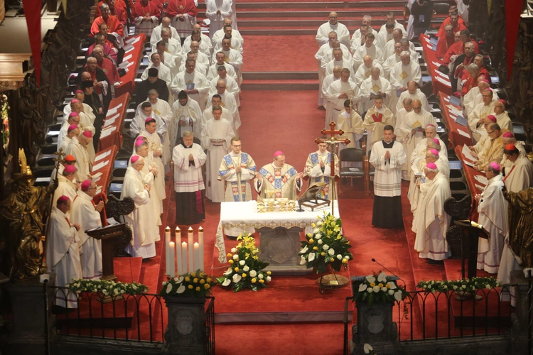 60. rocznica orędzia biskupów polskich do niemieckich - Msza święta