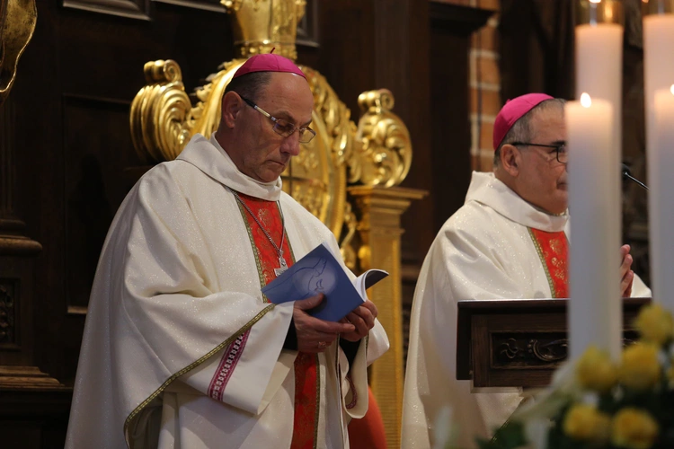 60. rocznica orędzia biskupów polskich do niemieckich - Msza święta