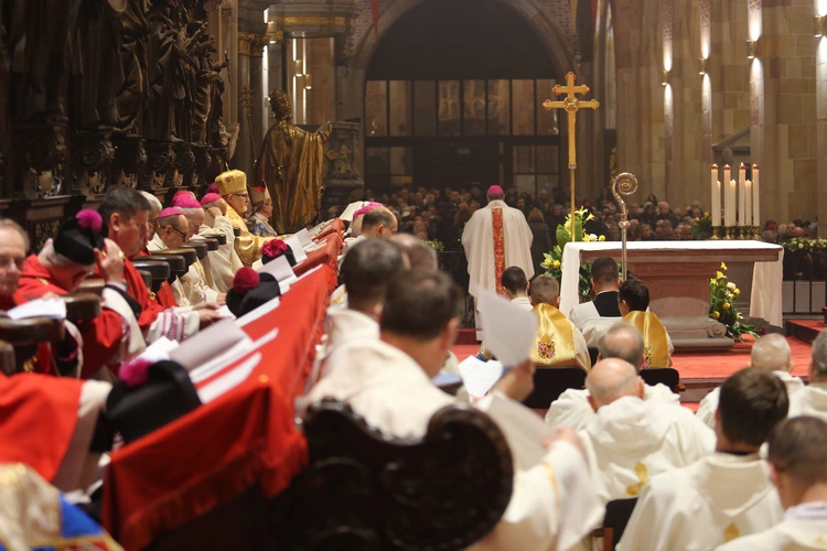 60. rocznica orędzia biskupów polskich do niemieckich - Msza święta