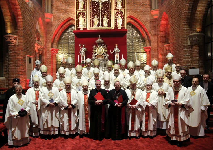 60. rocznica orędzia biskupów polskich do niemieckich - Msza święta