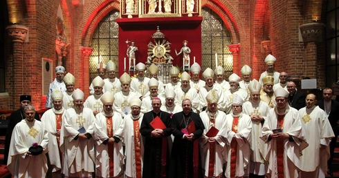 60. rocznica orędzia biskupów polskich do niemieckich - Msza święta