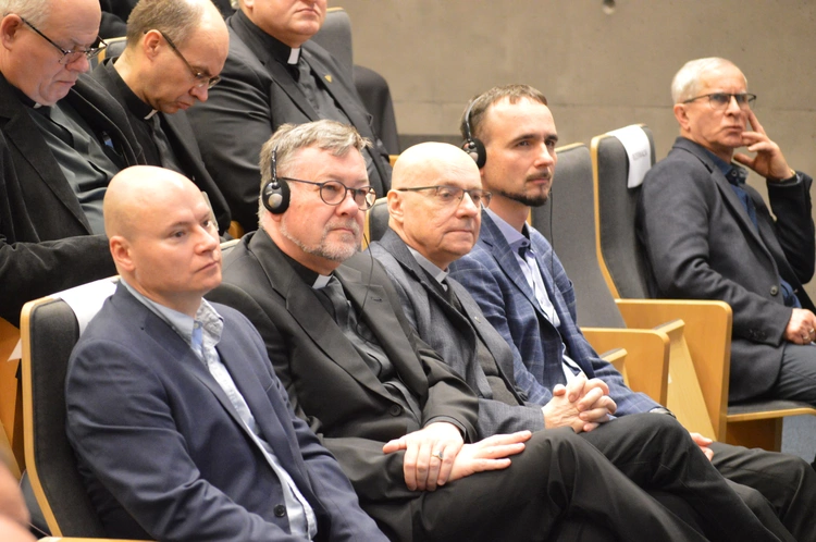 Konferencja z okazji 100-lecia Apostolstwa Chorych - dzień 1.