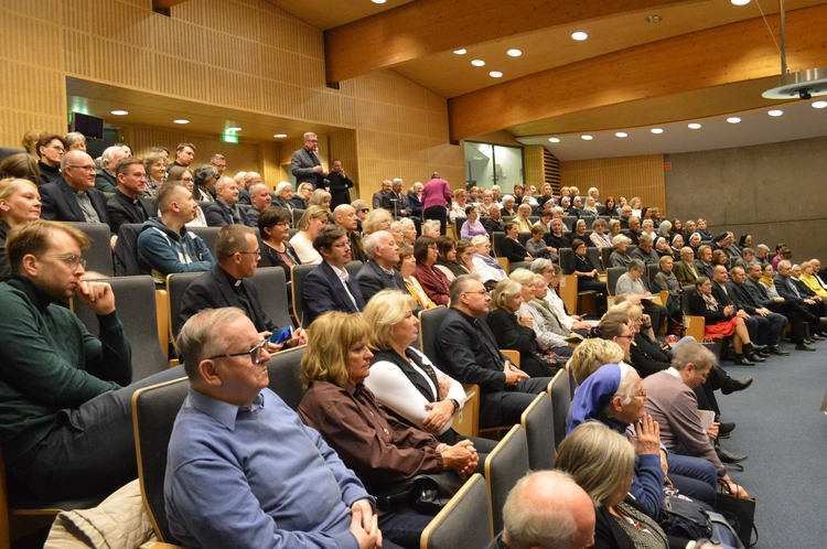 Konferencja z okazji 100-lecia Apostolstwa Chorych - dzień 1.