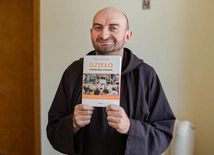 Dzieło na kartkach książki