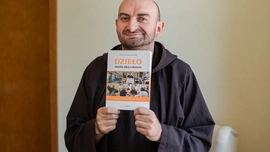 Dzieło na kartkach książki