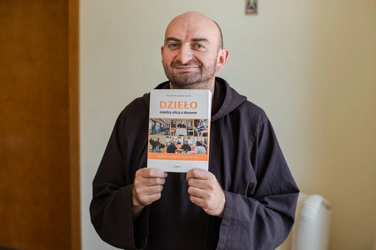 Dzieło na kartkach książki