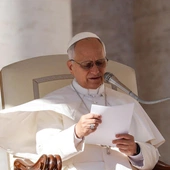 Papież: w procesach o stwierdzenie nieważności małżeństwa miłosierdzie i sprawiedliwość niech się uzupełniają