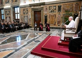 Papież Leon XIV podczas audiencji dla uczestników Międzynarodowego kursu zorganizowanego przez Trybunał Roty Rzymskiej