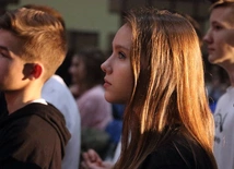 "Tu czujemy się kochani i chciani". Młodzież ze wspólnoty katolickiej opowiada o Kościele