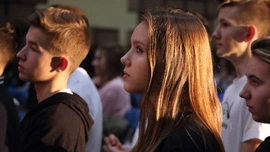 "Tu czujemy się kochani i chciani". Młodzież ze wspólnoty katolickiej opowiada o Kościele