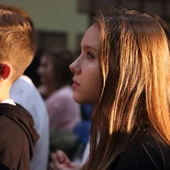 "Tu czujemy się kochani i chciani". Młodzież ze wspólnoty katolickiej opowiada o Kościele