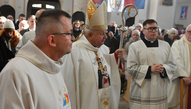 Kard. Stanisław Dziwisz w sanktuarium Matki Bożej Gospodyni Babimojskiej