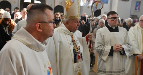 Kard. Stanisław Dziwisz w sanktuarium Matki Bożej Gospodyni Babimojskiej
