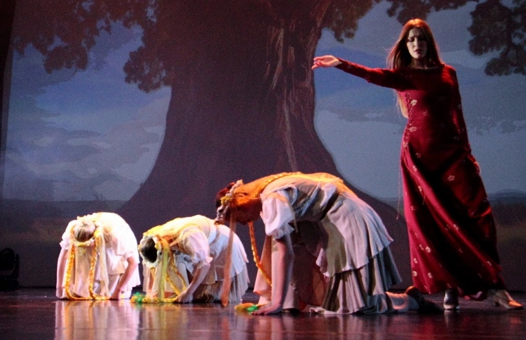 Widowisko "Polska w koronie"