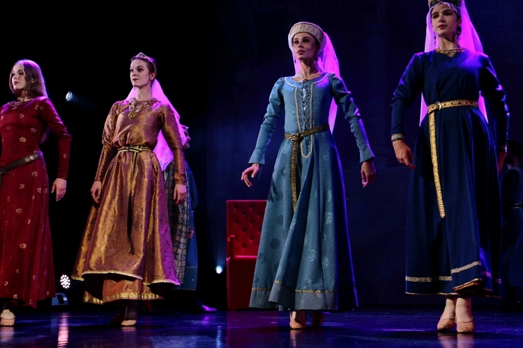 Widowisko "Polska w koronie"