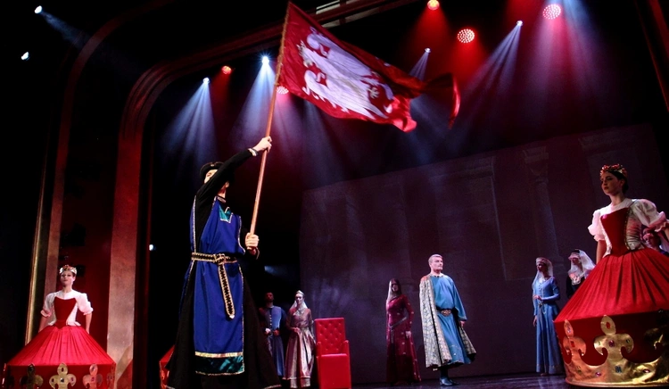 Widowisko "Polska w koronie"