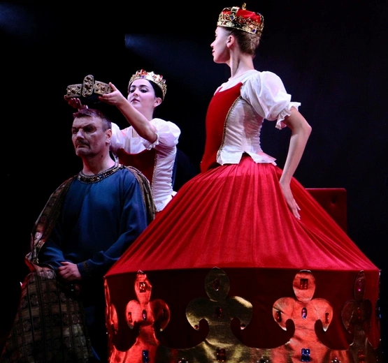 Widowisko "Polska w koronie"