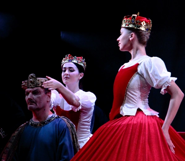 Widowisko "Polska w koronie"