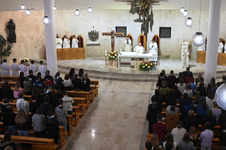 Msza św. z okazji Światowego Dnia Młodzieży