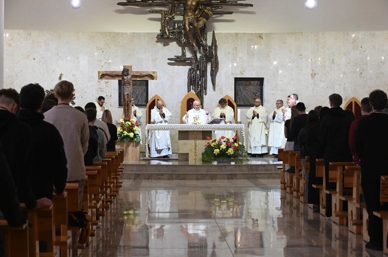 Msza św. z okazji Światowego Dnia Młodzieży