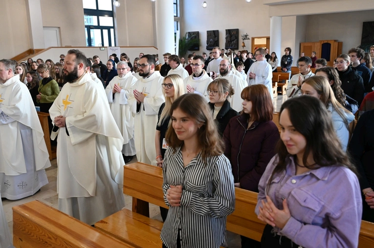 Msza św. z okazji Światowego Dnia Młodzieży